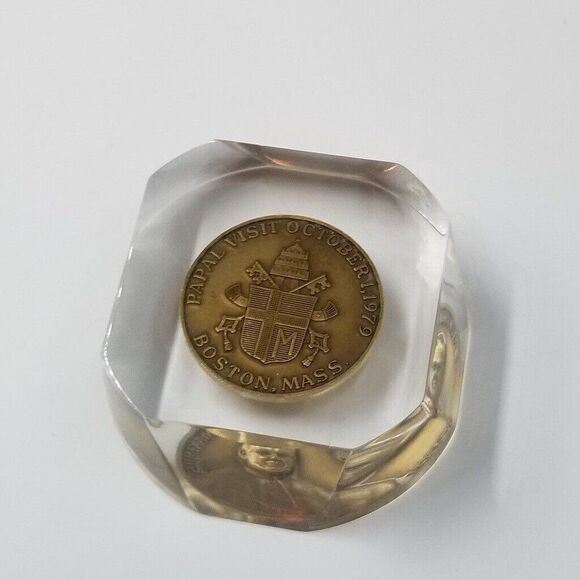 Vintage Coin Papal Visit 1979 In Lucite Pope Paperweight John Paul - Picture 3 of 6